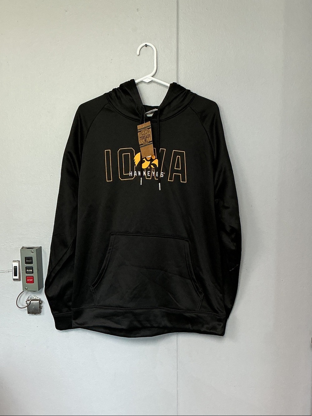 Rivalry Threads Men’s Iowa Hawkeyes Hoodie